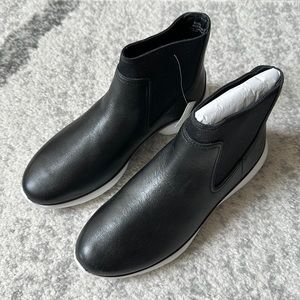 Waterproof elastic leather boots - Size 6